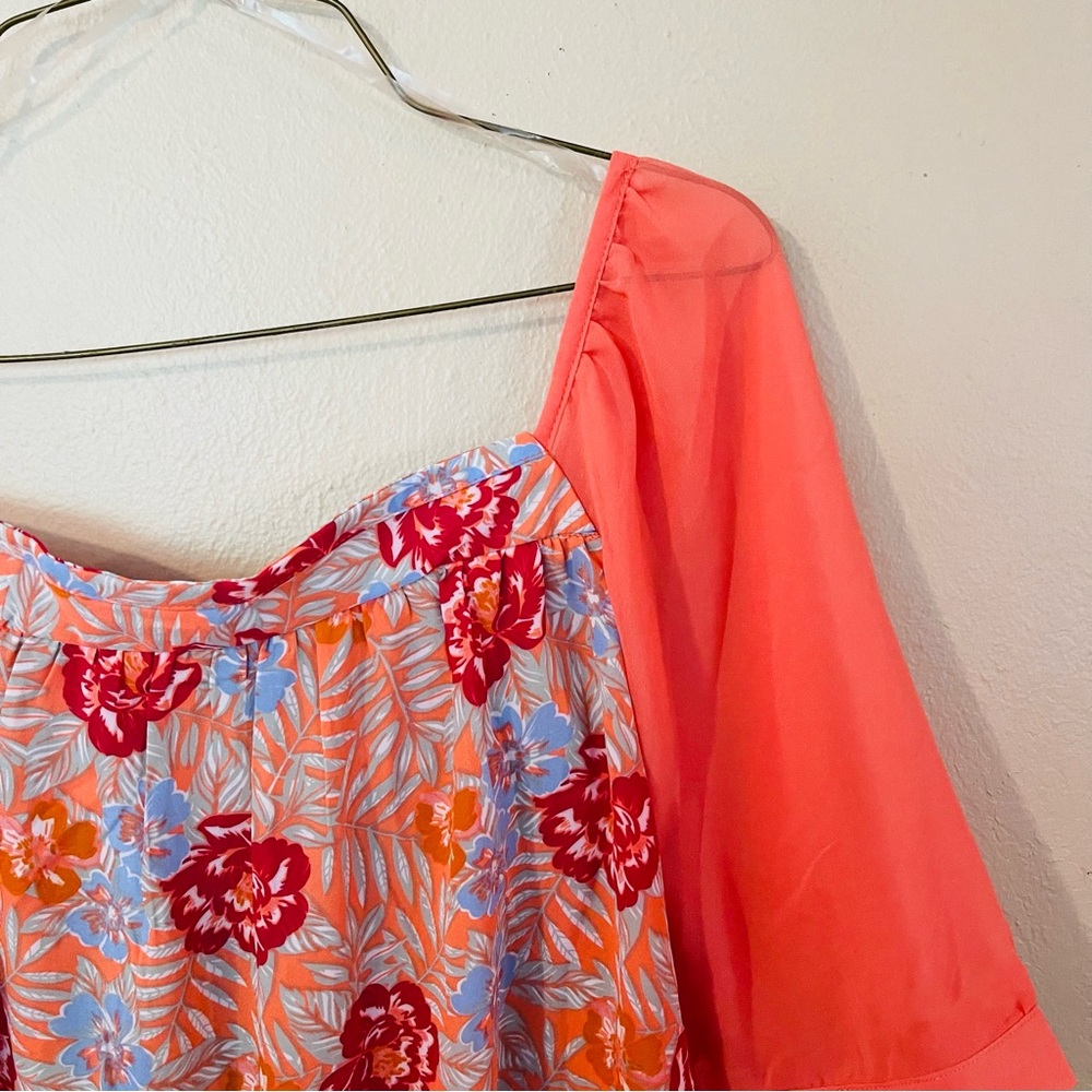 NWT Floral Puff Sleeve Blouse - Picture 7 of 8